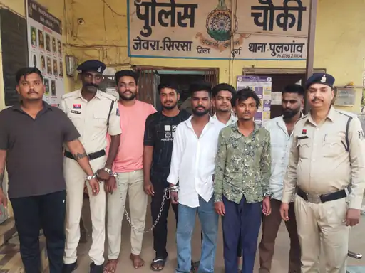 पुरानी रंजिश में युवक पर कटर से हमला, पुलिस ने 7 आरोपियों को किया गिरफ्तार, भागने के लिए इस्तेमाल की गई गाड़ियां भी जब्त