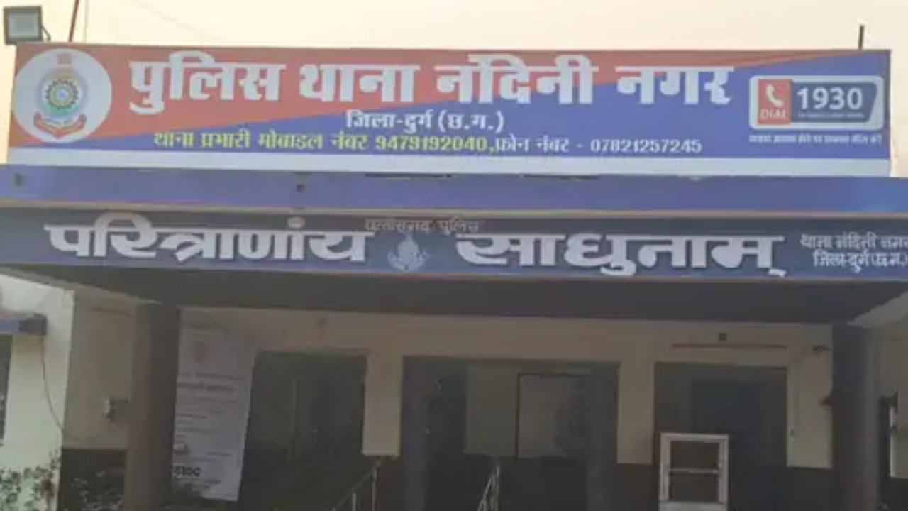 दुर्ग में बड़ी पुलिस कार्रवाई: नंदिनीनगर टीआई सस्पेंड, छावनी थाना प्रभारी हटाए गए; 6 अधिकारियों का तबादला