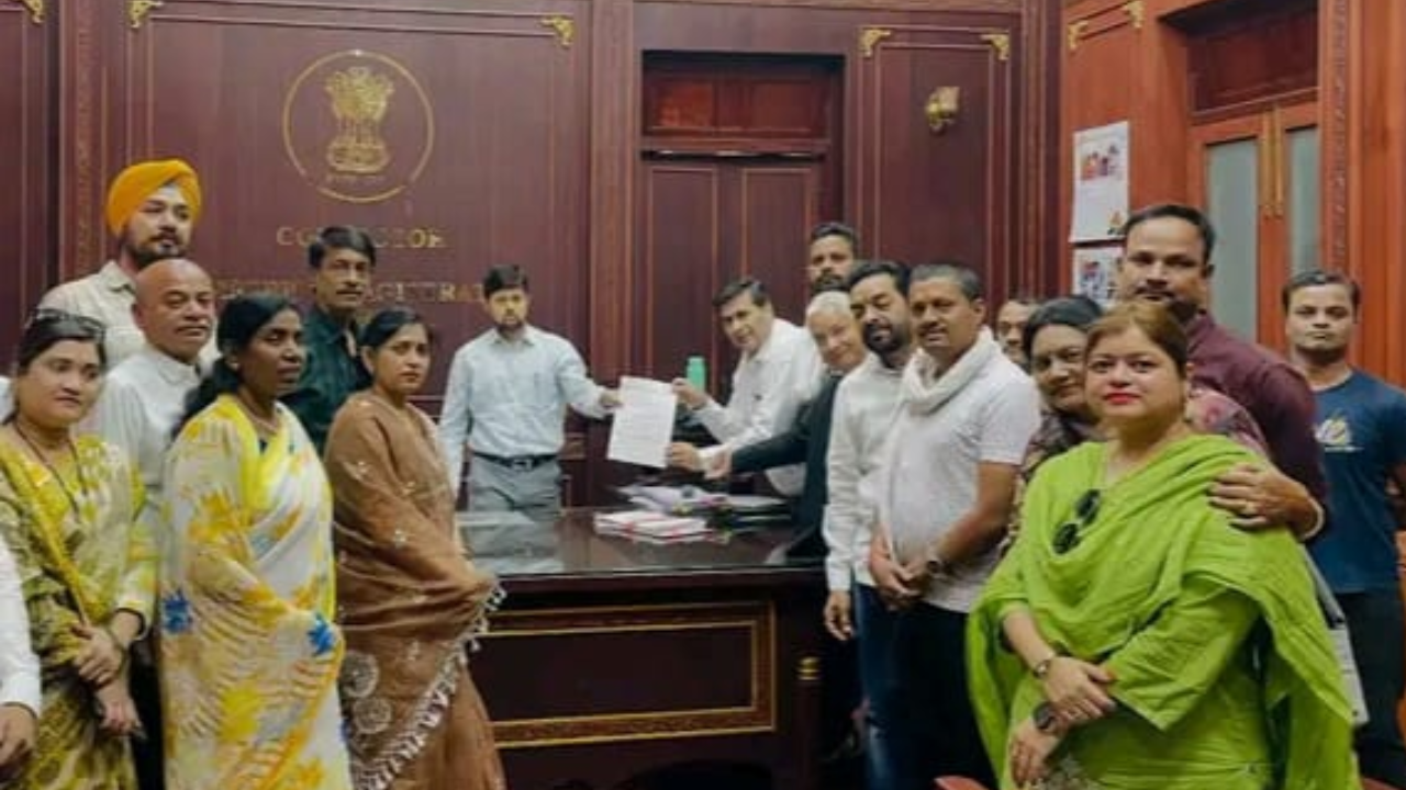 Durg News: दुर्ग में जनसमस्याओं को लेकर कांग्रेस का प्रदर्शन, कलेक्टर को सौंपा ज्ञापन