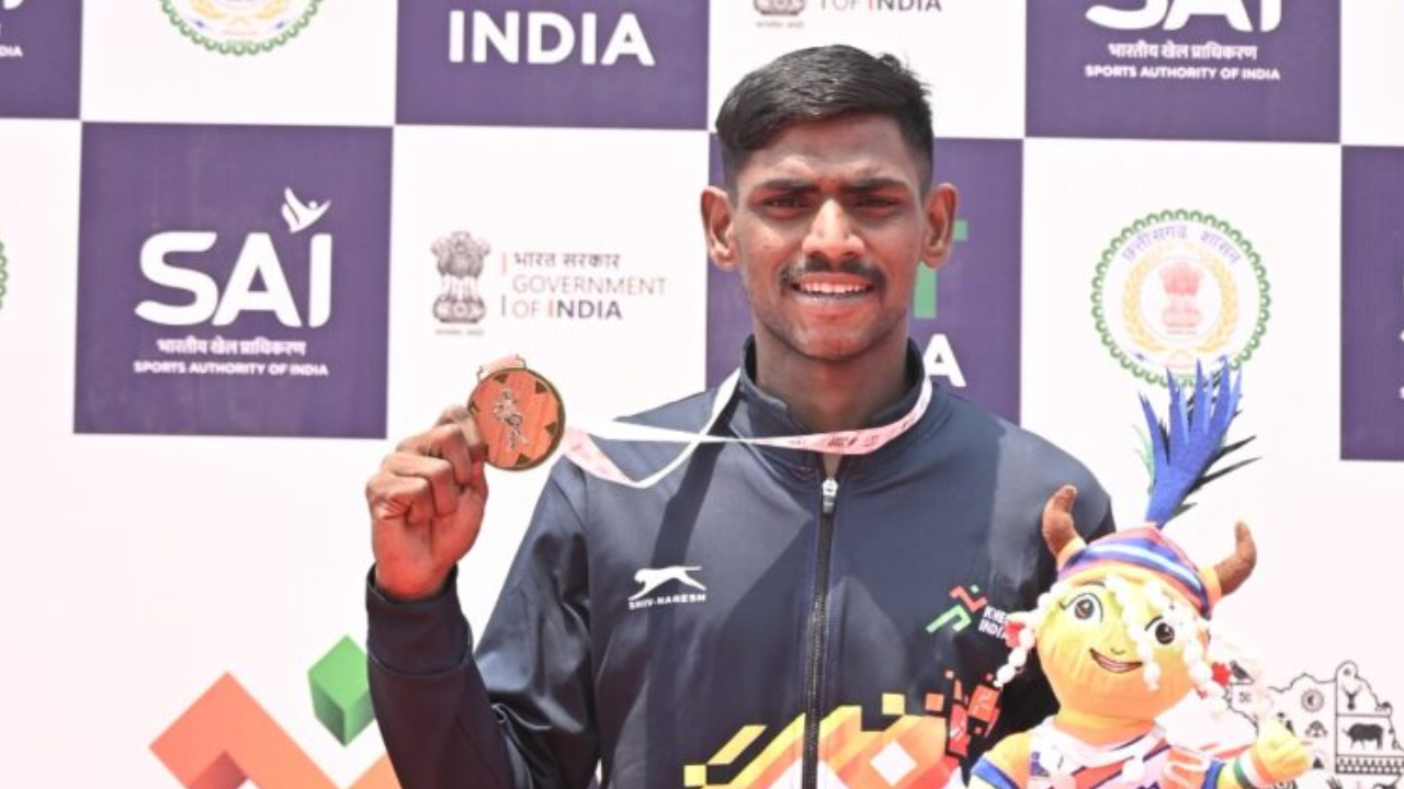 रात में मछुआरे, दिन में खिलाड़ी: अब्दुल फताह ने लक्षद्वीप के लिए खेलो इंडिया ट्राइबल गेम्स 2026 में गोल्ड मेडल जीता