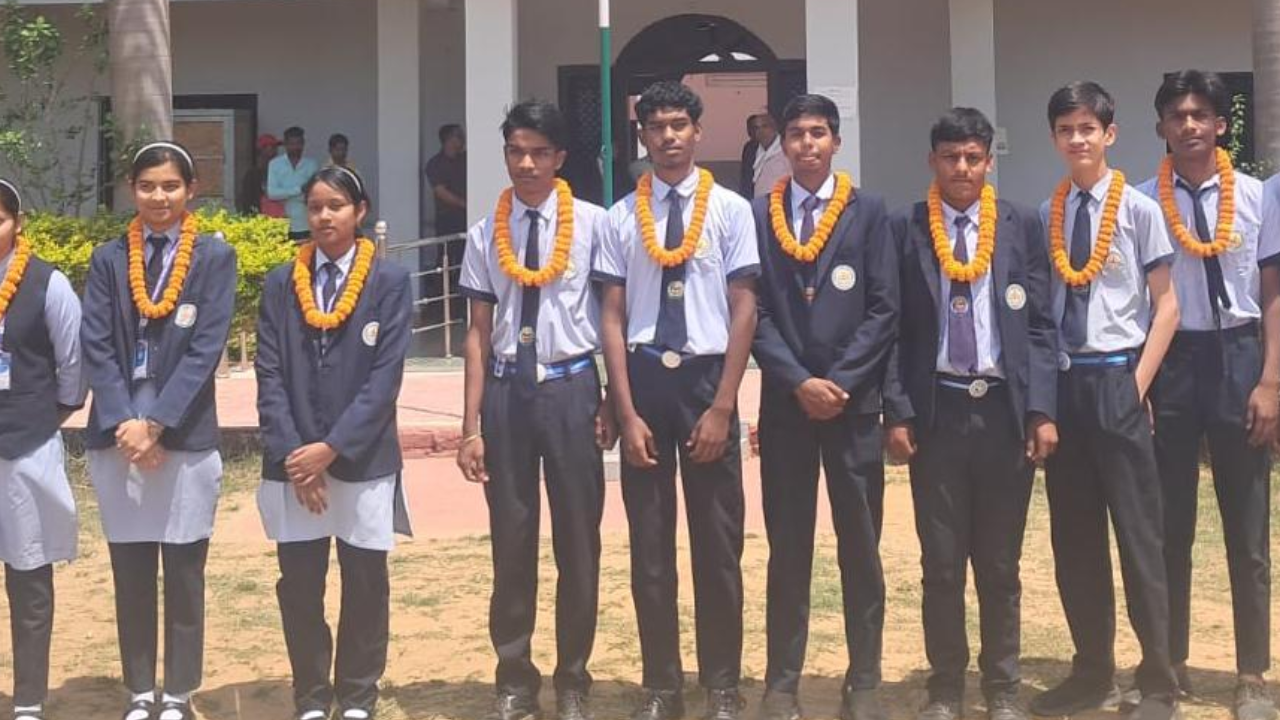 CBSE परीक्षा 2025-26 में अचीवर्स इंटरनेशनल स्कूल का शानदार प्रदर्शन, विद्यार्थियों ने लहराया परचम