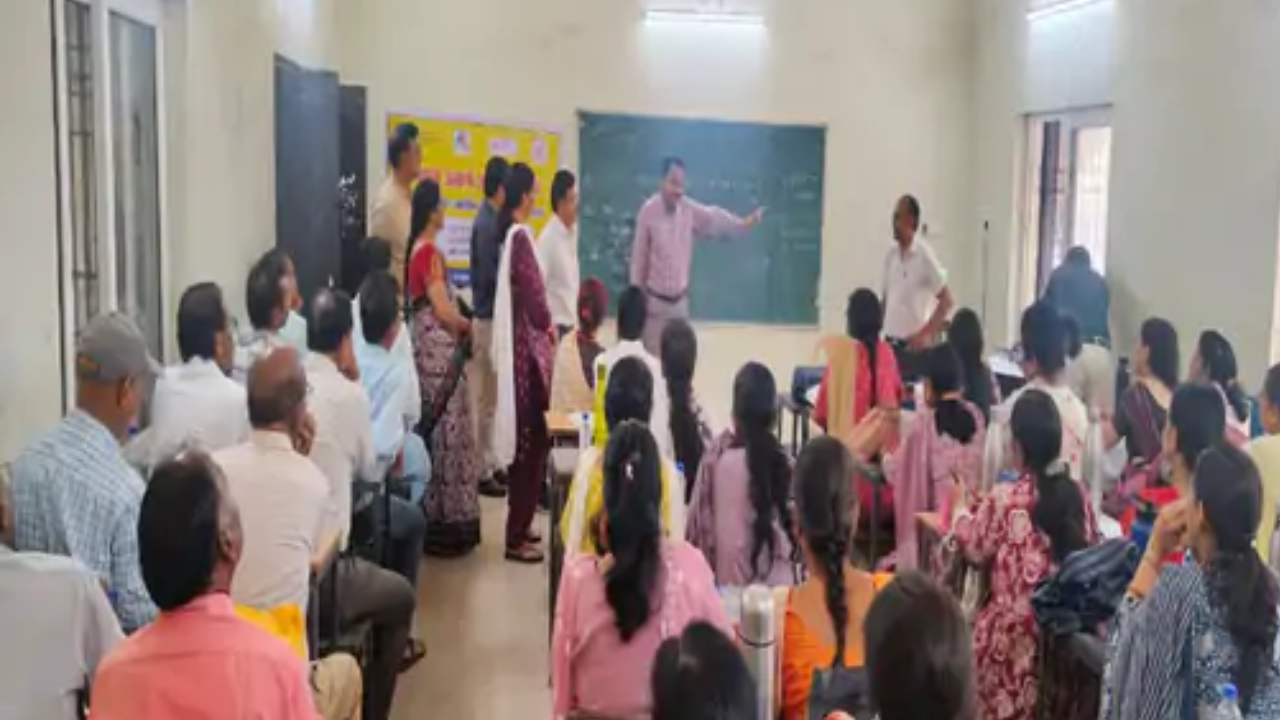 रायपुर में मिशन उत्कर्ष 2.0 के तहत शिक्षकों का 5 दिवसीय प्रशिक्षण संपन्न, पढ़ाई की गुणवत्ता सुधारने पर जोर