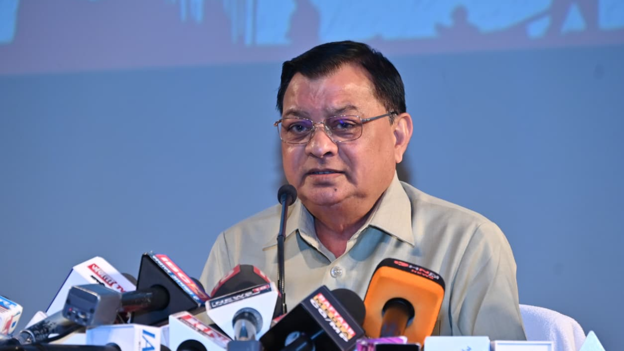 मंत्री लखनलाल देवांगन ने अंतर्राष्ट्रीय श्रमिक दिवस की दी शुभकामनाएं, बोले- श्रमिक समाज की आधारशिला, बिना उनके विकास अधूरा