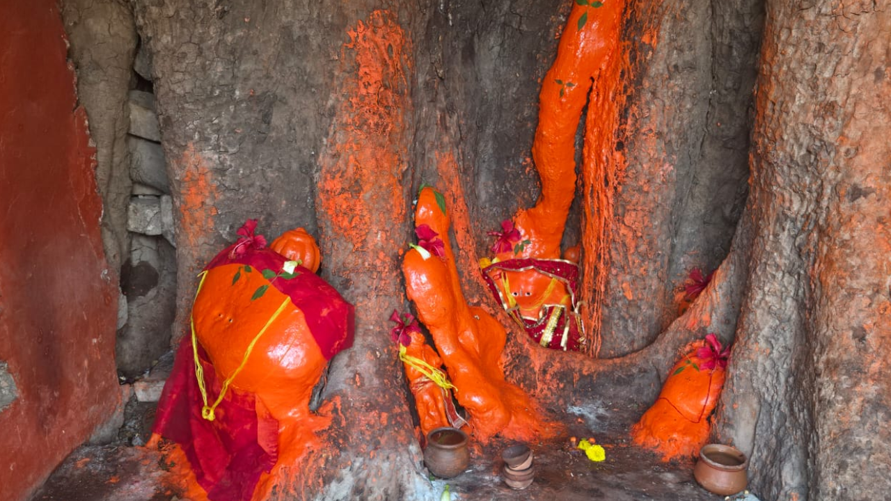 कवर्धा में हनुमान मंदिर में चोरी से सनसनी: भगवान के मुकुट पर चोरों का हाथ, 10 तोला चांदी पार