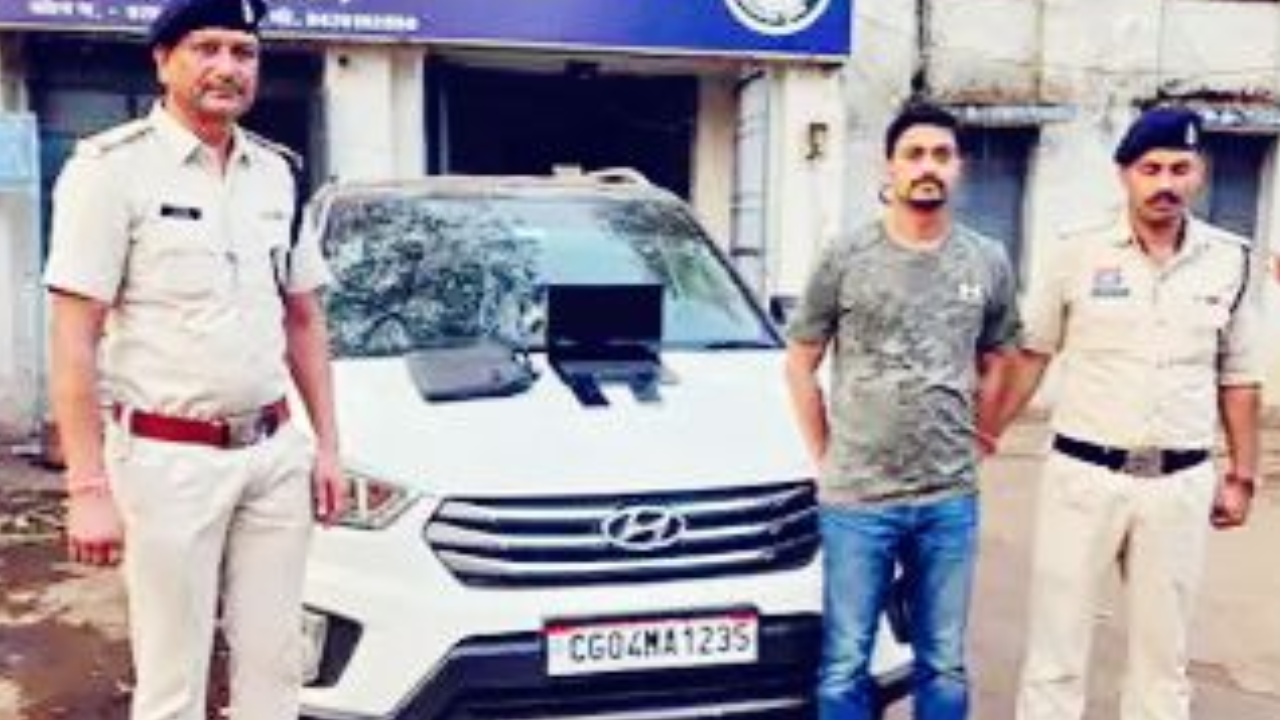 कार में चलता था ऑनलाइन सट्टे का खेल: भिलाई में पुलिस की दबिश, आरोपी सहित लाखों के उपकरण जब्त