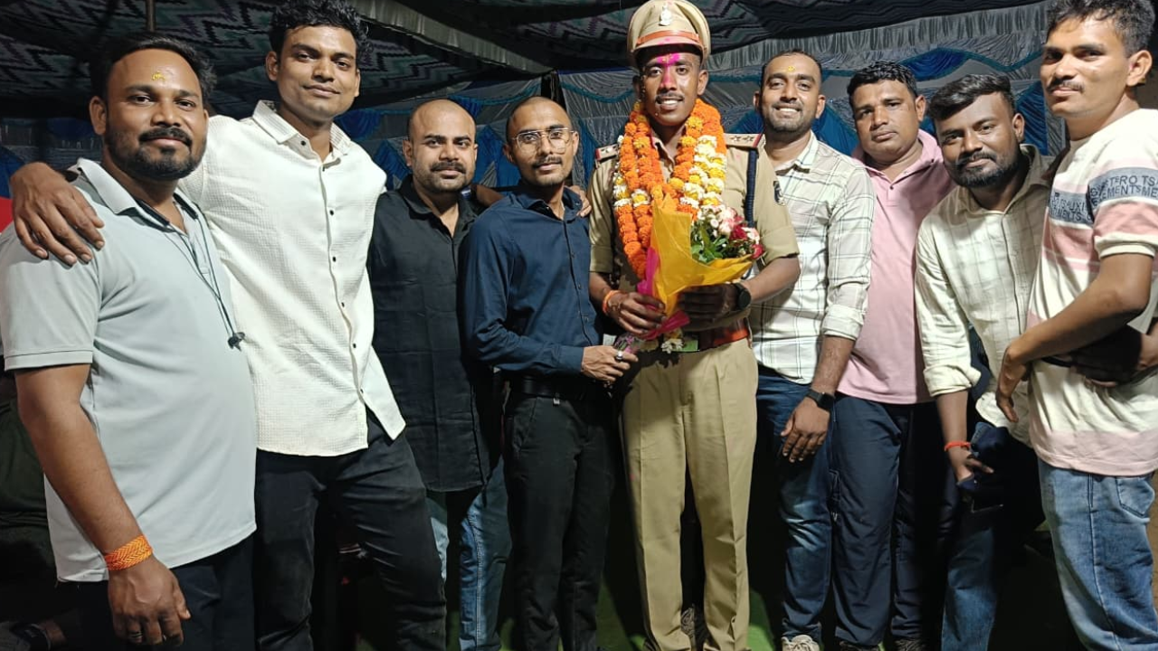 पाटन जामगांव के यशवंत सिन्हा बने सब-इंस्पेक्टर, ट्रेनिंग पूरी कर गांव लौटने पर हुआ भव्य स्वागत