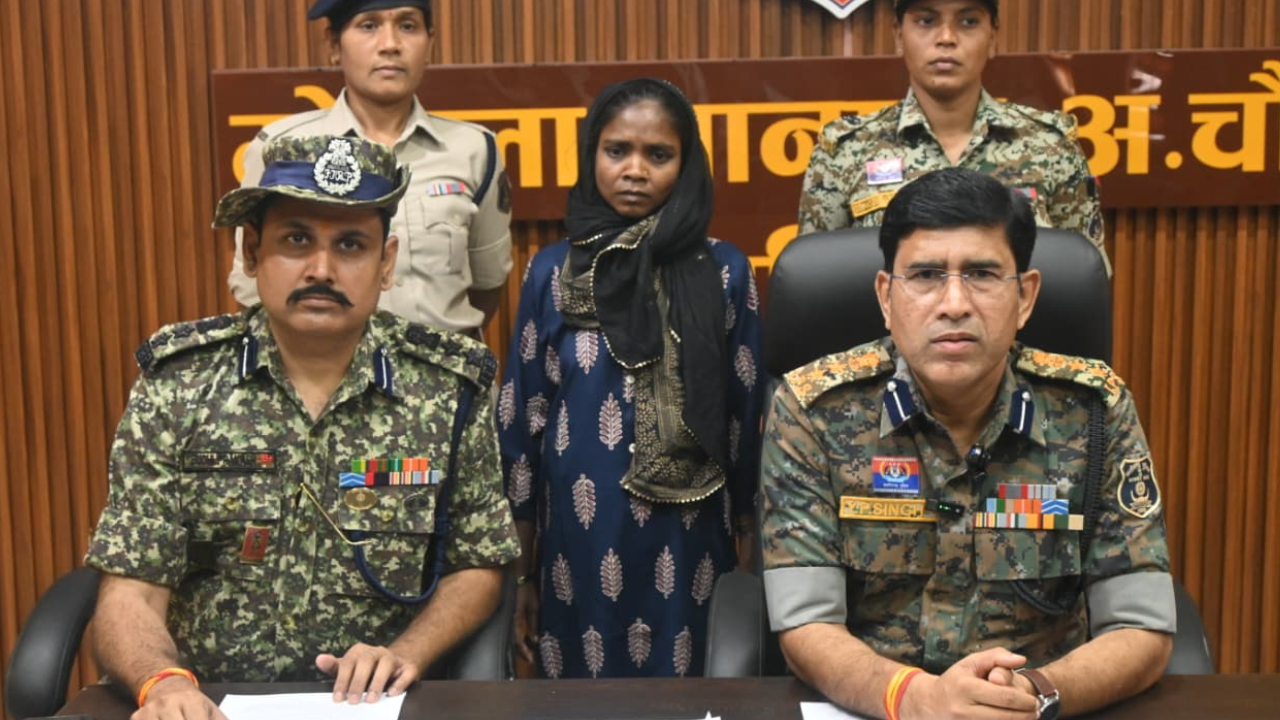 मोहला-मानपुर में बड़ी सफलता: 1 लाख की इनामी महिला नक्सली ने किया आत्मसमर्पण