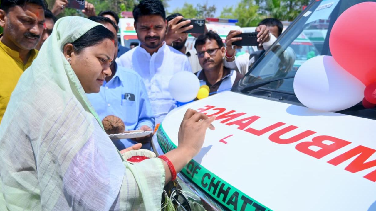 सूरजपुर में 9 ‘108 संजीवनी एक्सप्रेस’ एम्बुलेंस को हरी झंडी, दूरस्थ इलाकों तक पहुंचेगी त्वरित स्वास्थ्य सेवा
