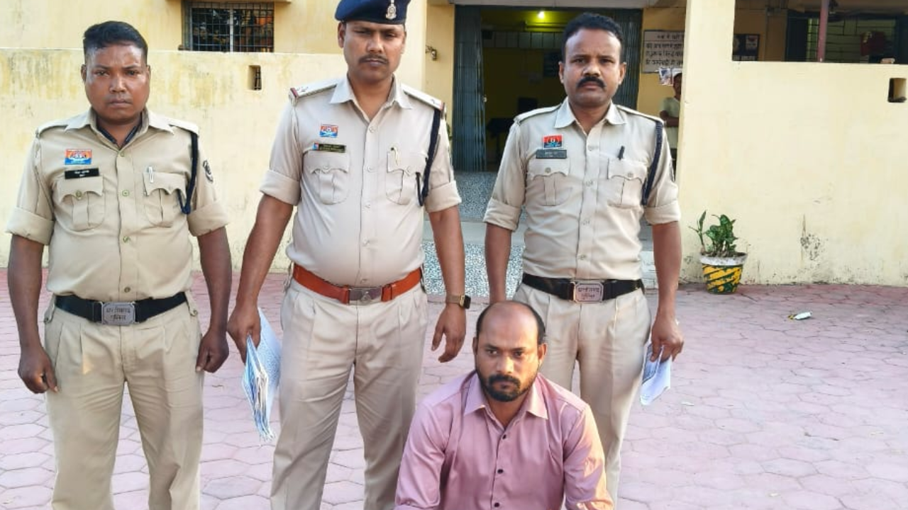 सूरजपुर पुलिस को मिली बड़ी सफलता, साइबर फ्रॉड और धोखाधड़ी के आरोपी को दबिश देकर किया गिरफ्तार