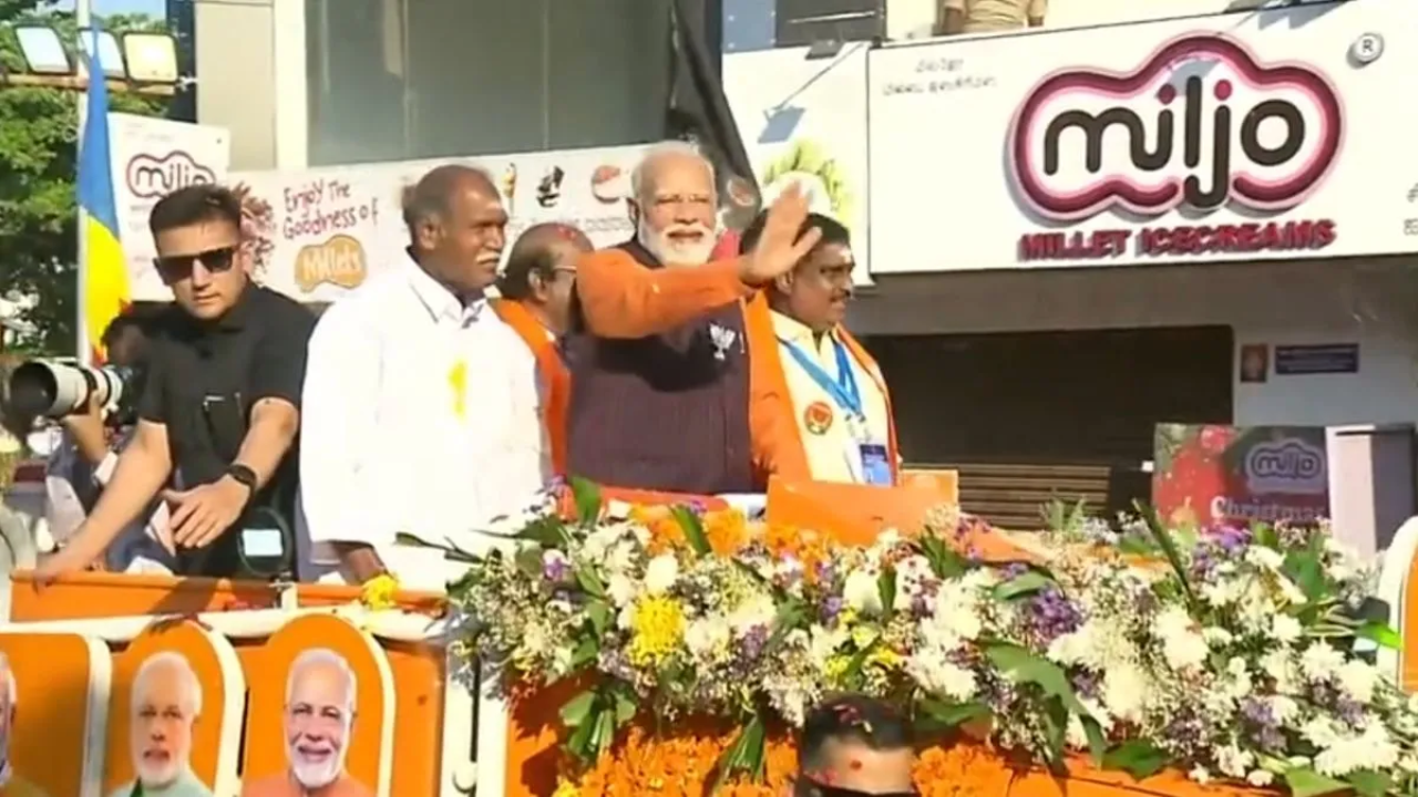 पुडुचेरी में PM मोदी का रोड शो: NDA के समर्थन में दिखा जनसैलाब