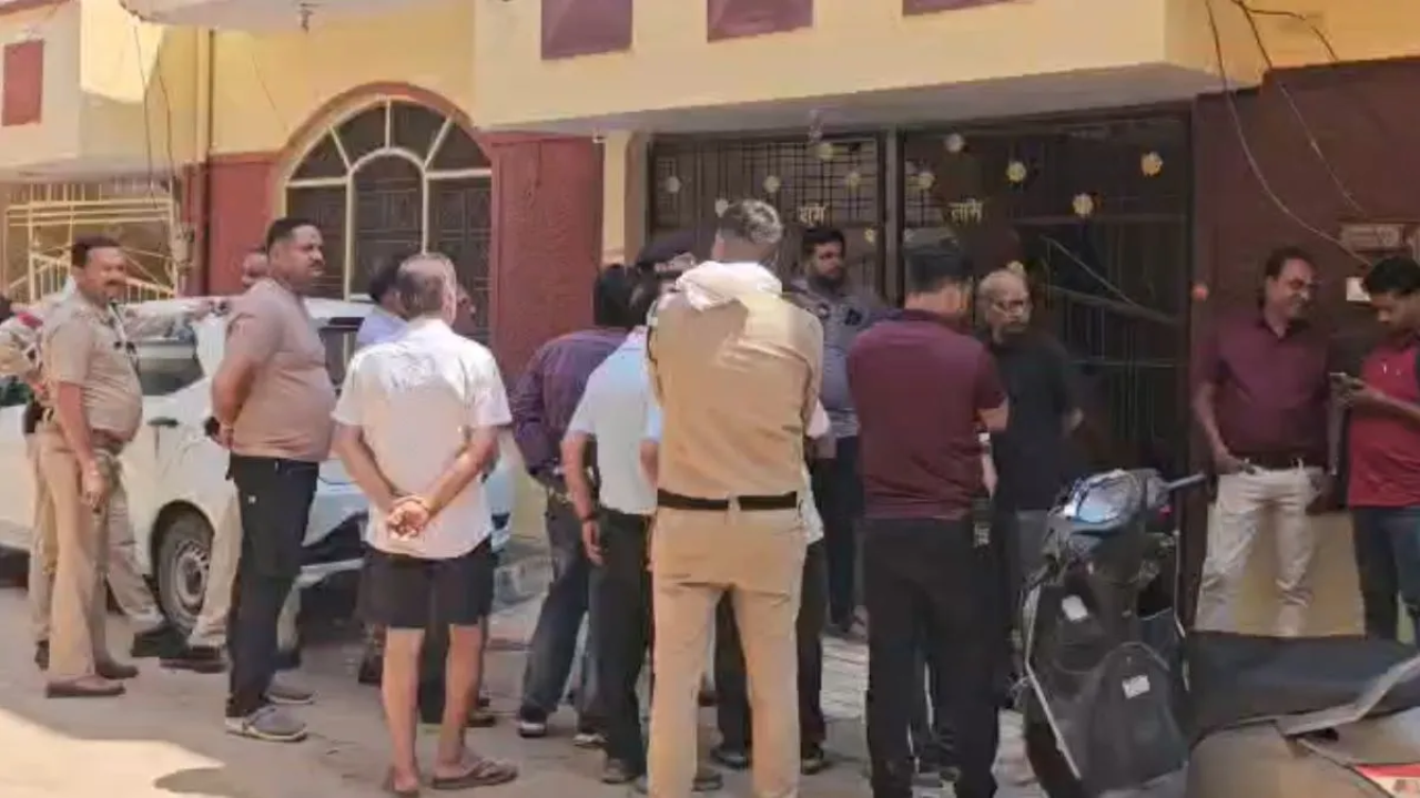 गुना में दिल दहला देने वाली घटना: बुजुर्ग दंपति के शव घर में मिले, आत्महत्या की आशंका