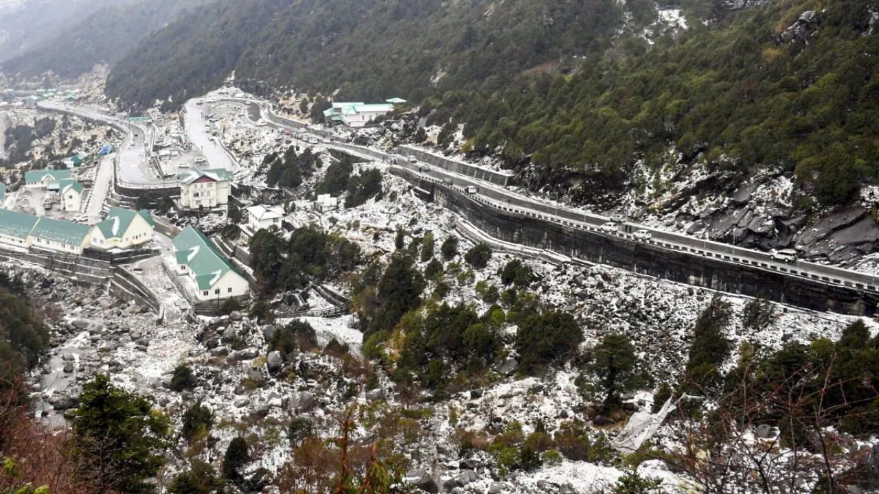 मौसम अपडेट: IMD का अलर्ट—पूर्वोत्तर में बारिश-बिजली, उत्तर भारत में बढ़ेगी गर्मी