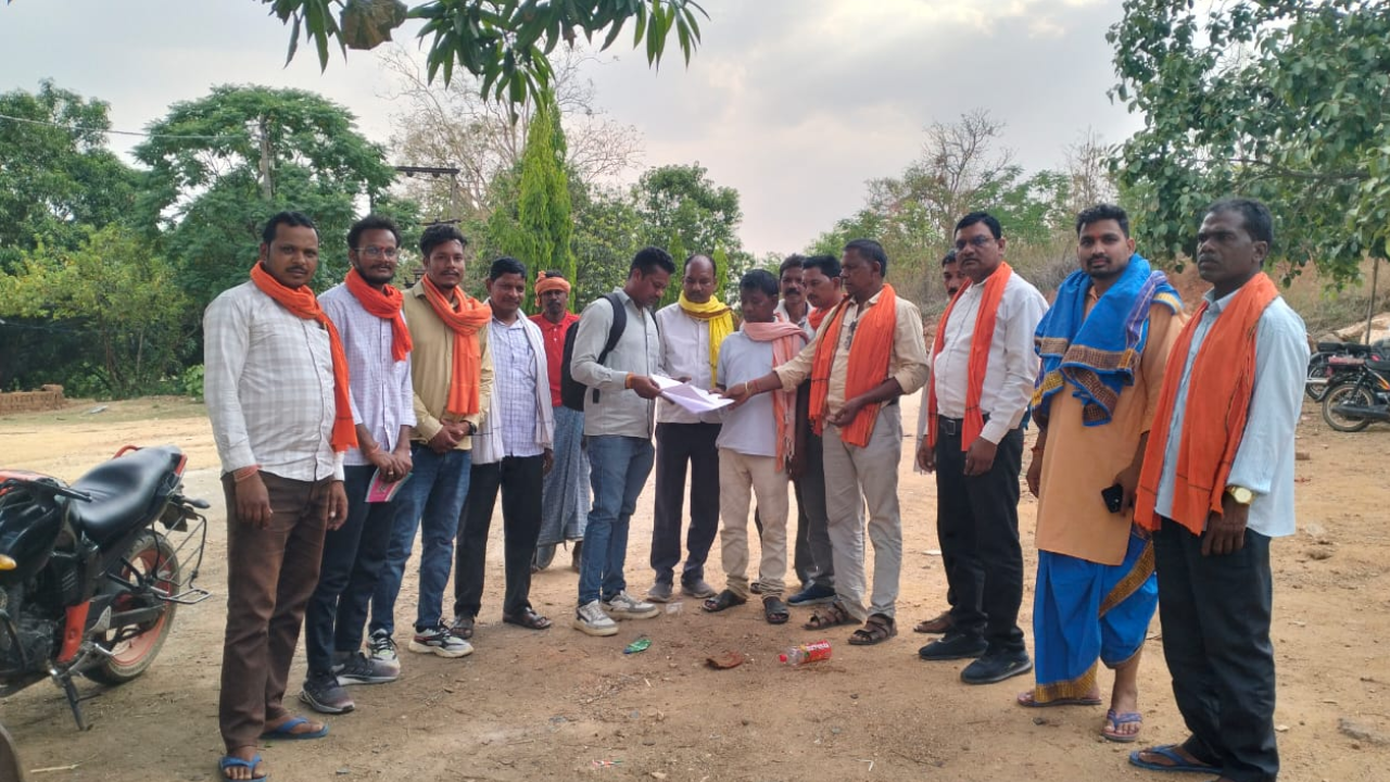 मंदिर परिसर में प्रस्तावित पुलिया निर्माण को लेकर बढ़ा विवाद, ग्रामीणों ने किया जोरदार विरोध