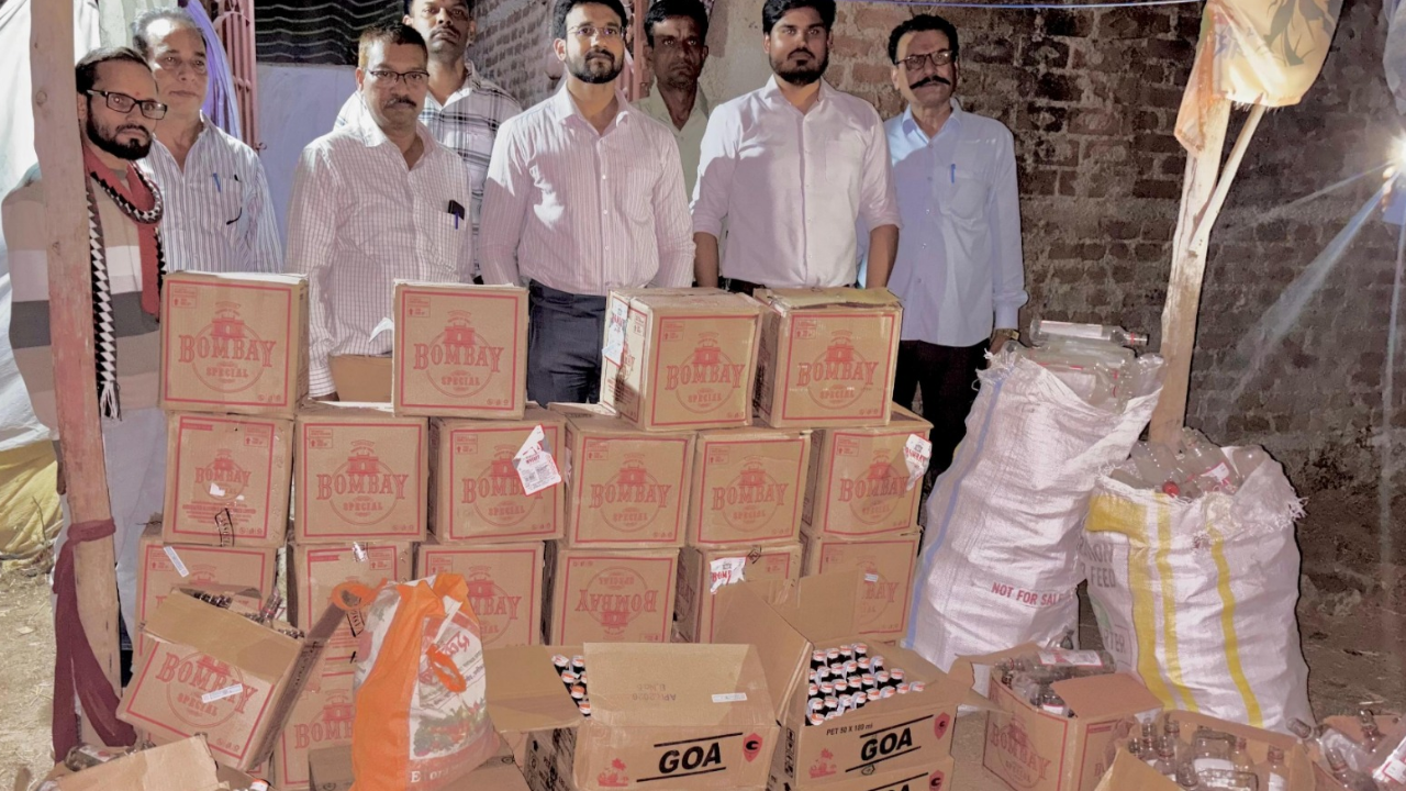 राजनांदगांव: आबकारी विभाग की बड़ी कार्रवाई, 243 लीटर अवैध विदेशी शराब जब्त, आरोपी फरार