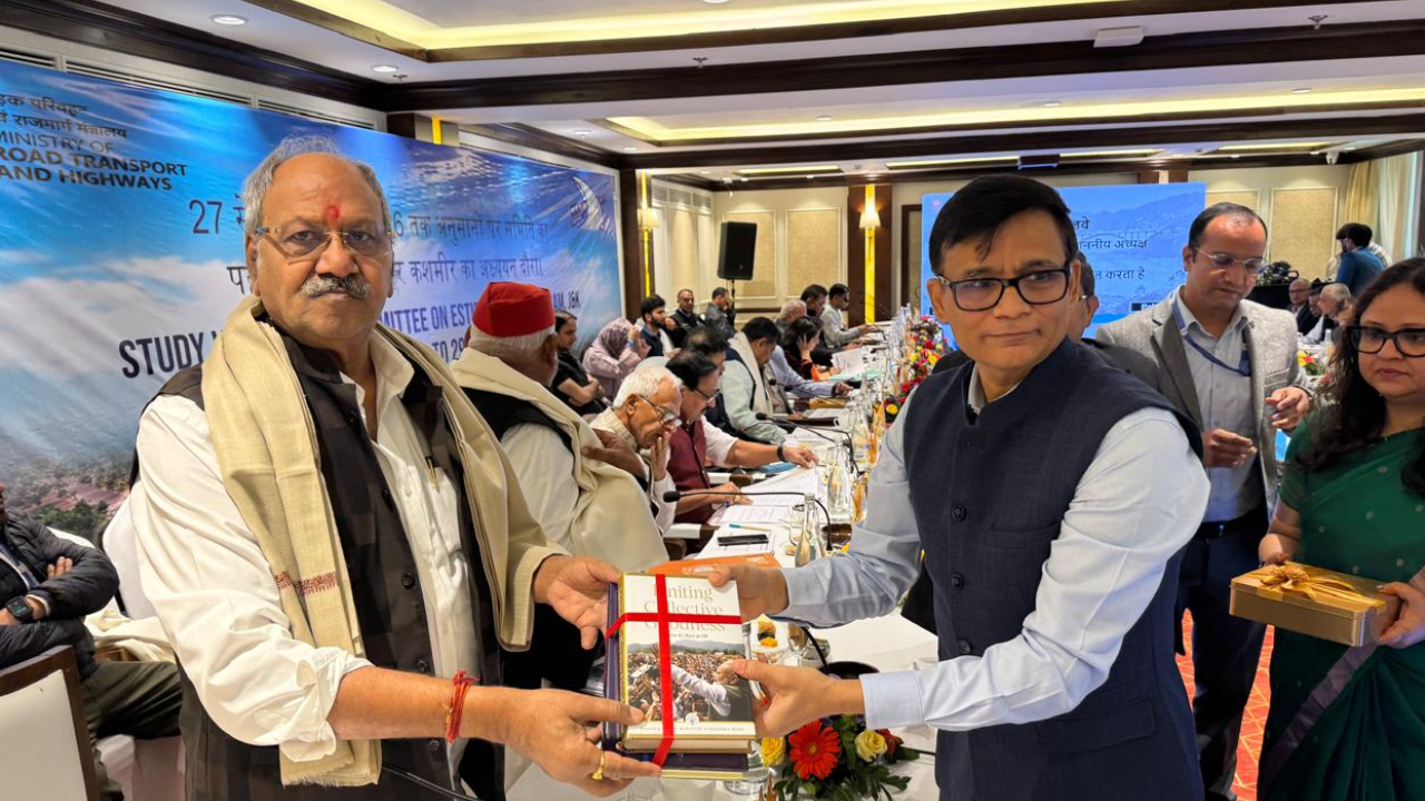 पहलगाम में एस्टीमेट कमेटी की बैठक: सांसद बृजमोहन ने बैंकिंग सुस्ती और विकास मॉडल पर उठाए सवाल