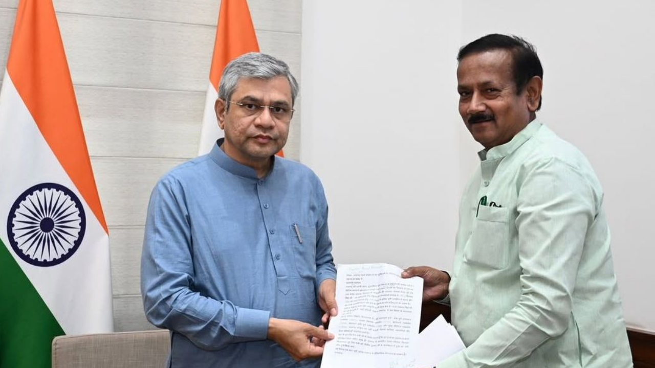 रायगढ़ स्टेशन पर ट्रेनों के ठहराव की मांग तेज, राज्यसभा में उठा ऐतिहासिक योगदान का मुद्दा