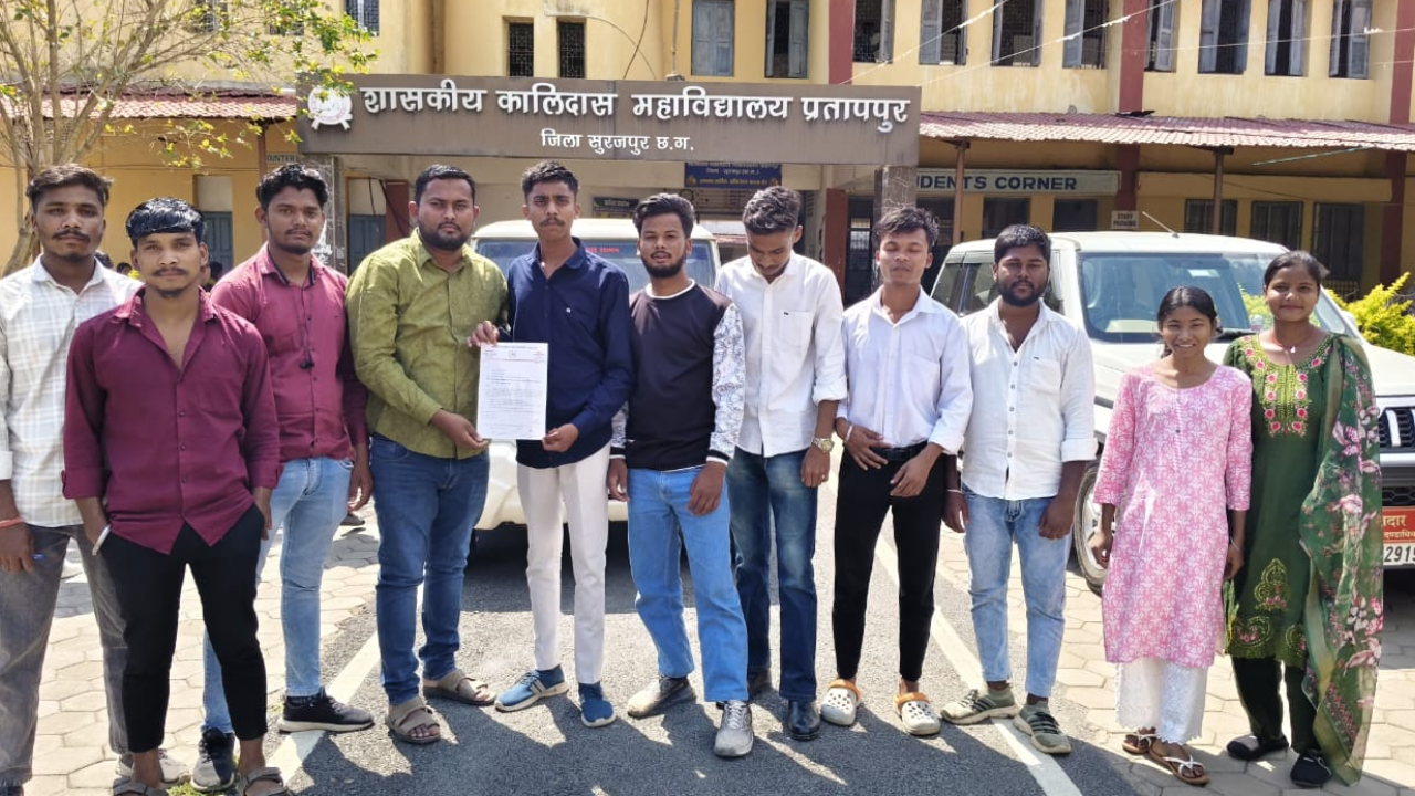 कालीदास महाविद्यालय की जर्जर हालत पर NSUI का प्रदर्शन, 7 दिन में सुधार नहीं तो आंदोलन की चेतावनी