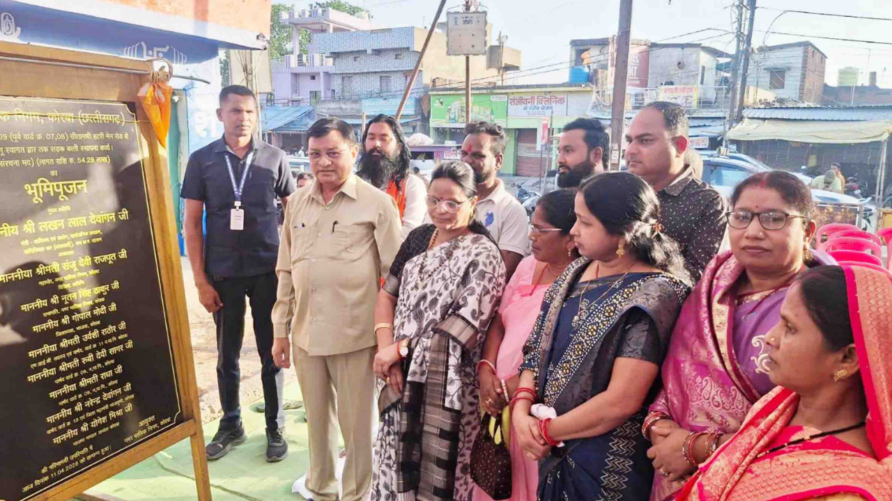 कोरबा के वार्ड 08 और 09 में 54 लाख रुपये की सड़क रोशनी परियोजना का भूमिपूजन, ई.वी. चार्जिंग स्टेशन का शुभारंभ भी किया गया