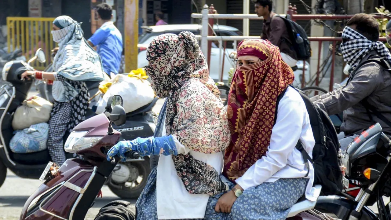 देशभर में भीषण गर्मी का अलर्ट: दिल्ली-यूपी समेत कई राज्यों में हीटवेव, अगले दो हफ्ते राहत के आसार नहीं