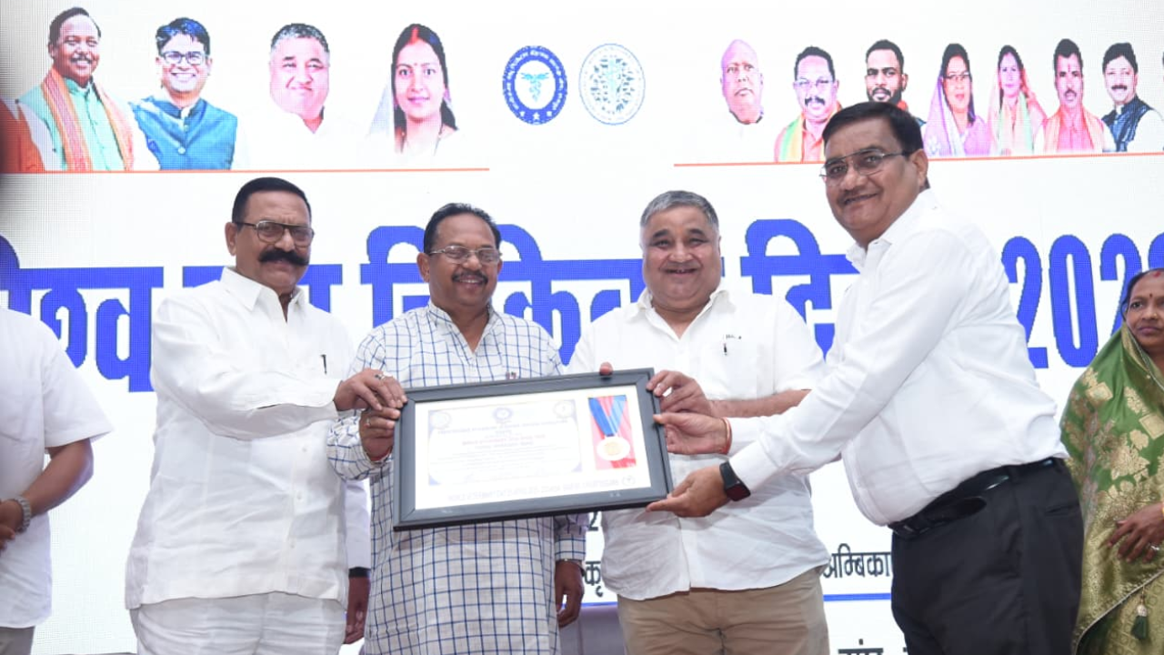 पशुधन ग्रामीण अर्थव्यवस्था की रीढ़: मंत्री राजेश अग्रवाल, पशु चिकित्सकों का हुआ सम्मान