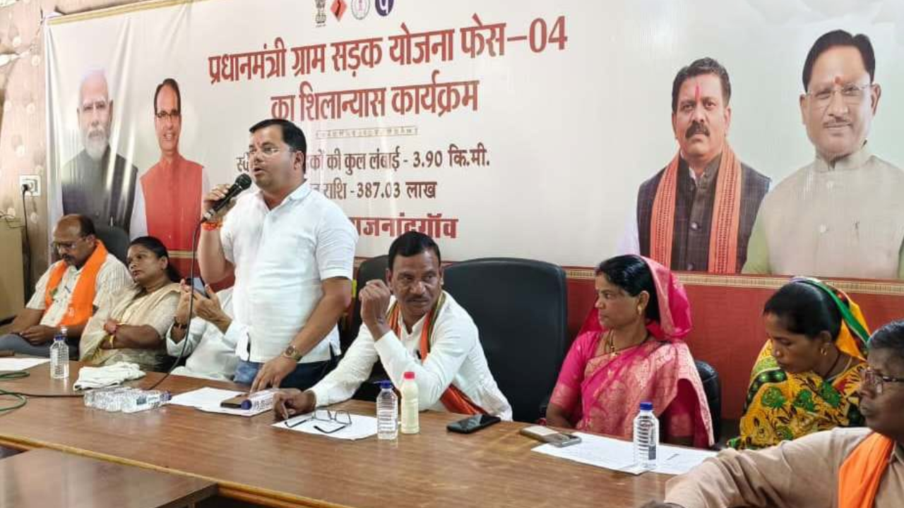 राजनांदगांव में विकास कार्यों को मिली रफ्तार: मुख्यमंत्री विष्णु देव साय ने सड़कों का शिलान्यास और अटल डिजिटल केंद्रों का किया लोकार्पण