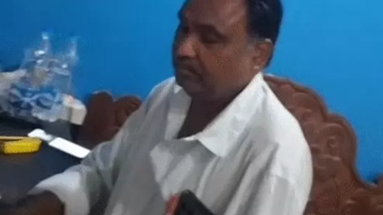 जशपुर जिला अस्पताल का ड्रेसर रिश्वत लेते कैमरे में कैद, वीडियो वायरल होने के बाद सस्पेंड