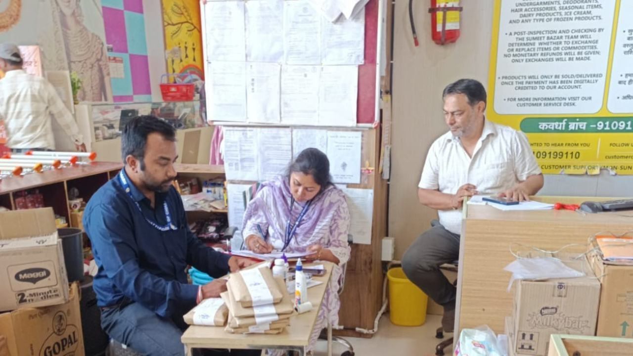 कवर्धा में खाद्य सुरक्षा विभाग की बड़ी कार्रवाई: 7 खाद्य नमूने जांच के लिए भेजे, होटल से चिकन ग्रेवी भी शामिल