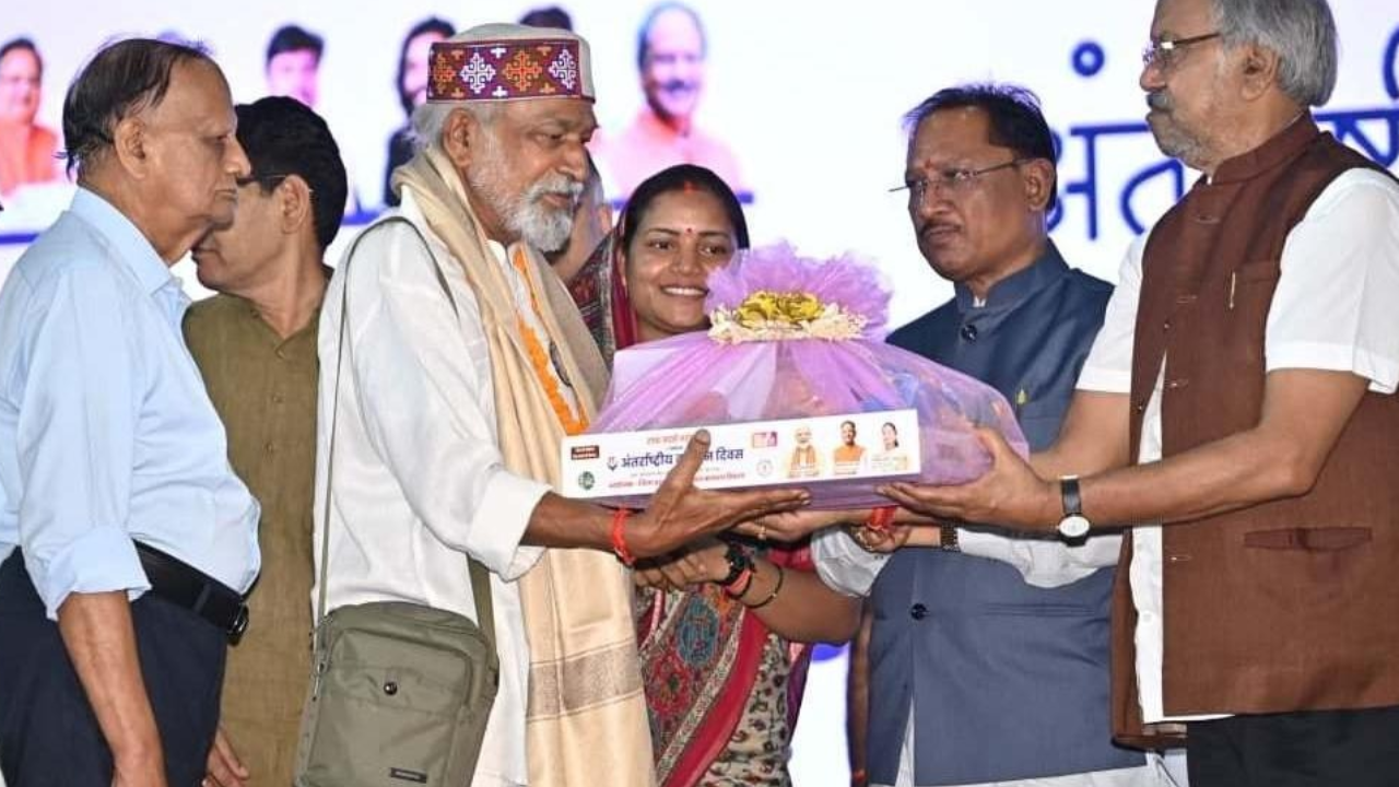 छत्तीसगढ़ में वरिष्ठ नागरिकों के लिए मजबूत सामाजिक सुरक्षा तंत्र: सम्मान, सुरक्षा और आत्मनिर्भरता पर जोर