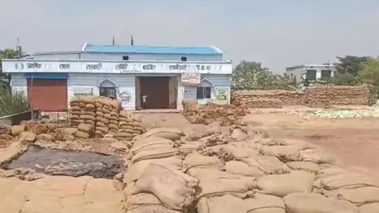 मुंगेली में 2.54 करोड़ का धान गायब: खरीदी प्रभारी पर FIR, कलेक्टर ने हटाने के दिए निर्देश