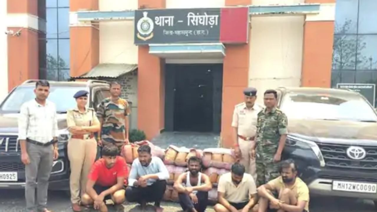 महासमुंद पुलिस की बड़ी कार्रवाई: 3 क्विंटल गांजा के साथ 7 तस्कर गिरफ्तार, 1.5 करोड़ की खेप जब्त