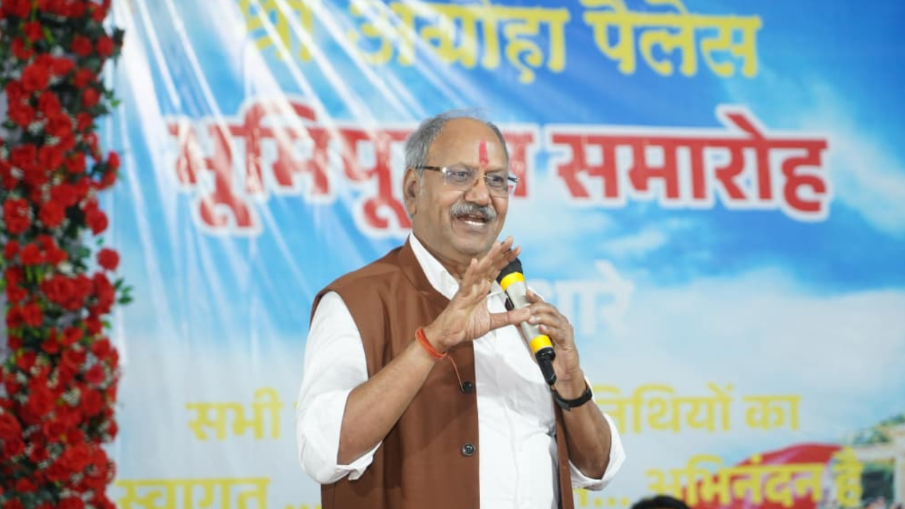 अंबिकापुर में ‘श्री अग्रोहा पैलेस’ का भूमिपूजन: बृजमोहन अग्रवाल बोले-“भवन नहीं, जीवंत समाज बनाएं”