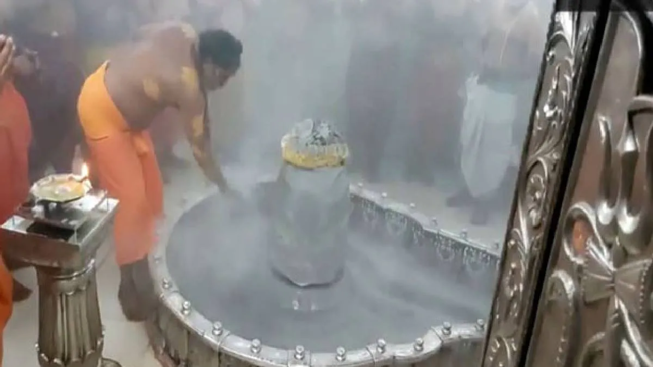 उज्जैन: महाकाल मंदिर में बड़ा बदलाव—भस्म आरती के ऑफलाइन परमिट बंद, अब केवल ऑनलाइन बुकिंग