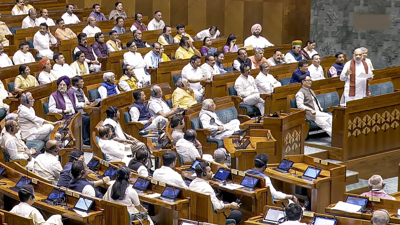 Women Reservation Act 2023 लागू: संसद में बहस के बीच महिलाओं को 33% आरक्षण देने वाला कानून प्रभावी