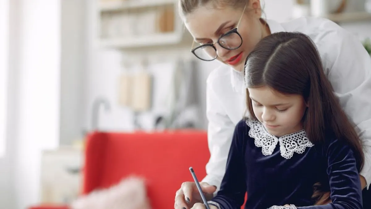 चीन में ट्यूटर की नौकरी का अनोखा ऑफर: 4 साल के बच्चे को पढ़ाने पर सालाना ₹1.8 करोड़