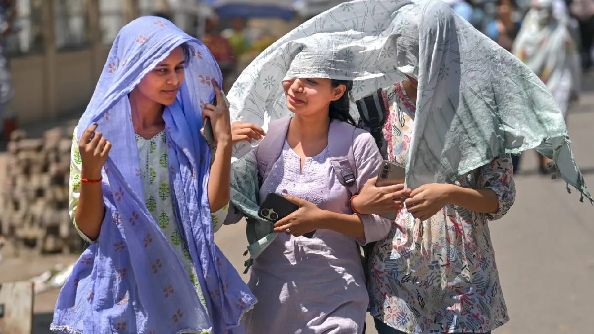 Weather Report: दिल्ली और पूरे भारत में तेज़ गर्मी, कई हिस्सों में लू की चेतावनी जारी, जानें आपके शहर में मौसम का हाल