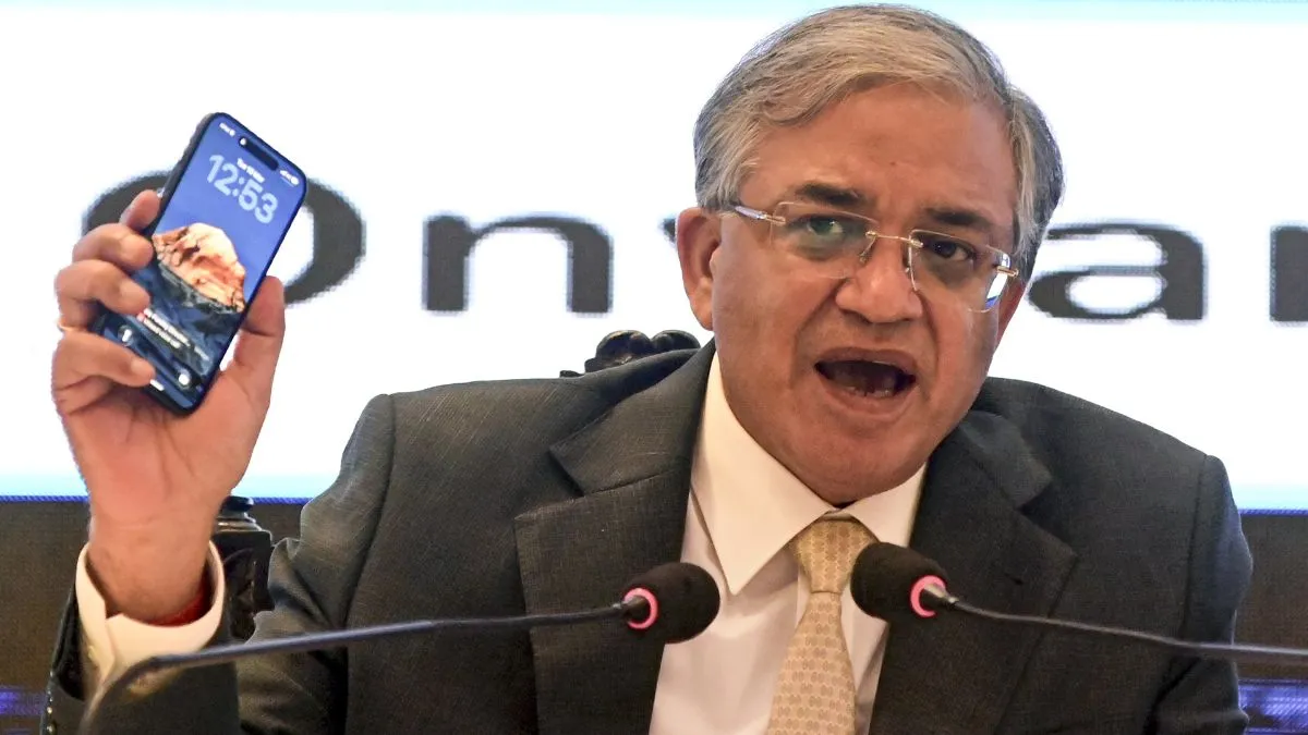 CEC को हटाने की मांग तेज: 73 विपक्षी सांसदों का नया प्रस्ताव, निष्पक्षता पर उठे सवाल