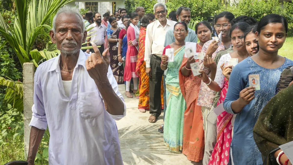 पश्चिम बंगाल एग्जिट पोल: वोट शेयर में BJP आगे, TMC से कड़ा मुकाबला, यहां देखें पूरा अपडेट