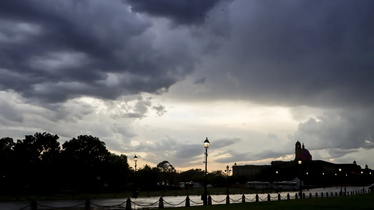 Weather Report: पश्चिमी विक्षोभ का असर: देशभर में बारिश-आंधी का अलर्ट, पहाड़ों में भूस्खलन से हालात खराब