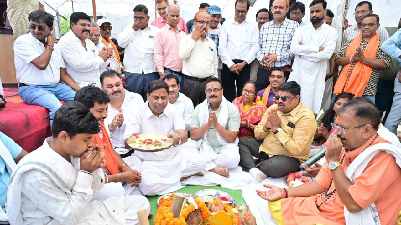स्कूल शिक्षा मंत्री गजेंद्र यादव ने किया अतिरिक्त कक्ष निर्माण कार्य का भूमिपूजन, विद्यार्थियों को मिलेंगी बेहतर शैक्षणिक सुविधाएं
