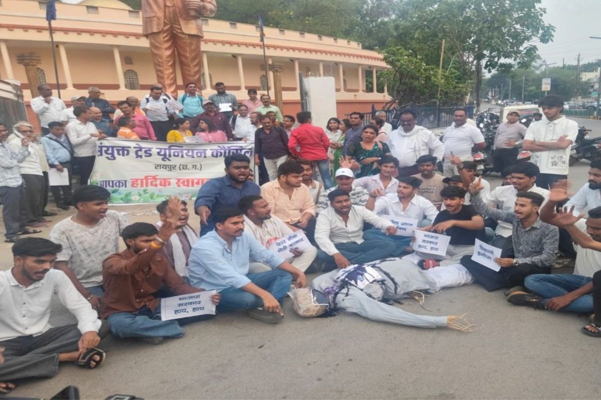 राष्ट्रीय मांग दिवस पर रायपुर में श्रमिकों का प्रदर्शन, गिरफ्तार मजदूरों की रिहाई और 26 हजार न्यूनतम वेतन की मांग