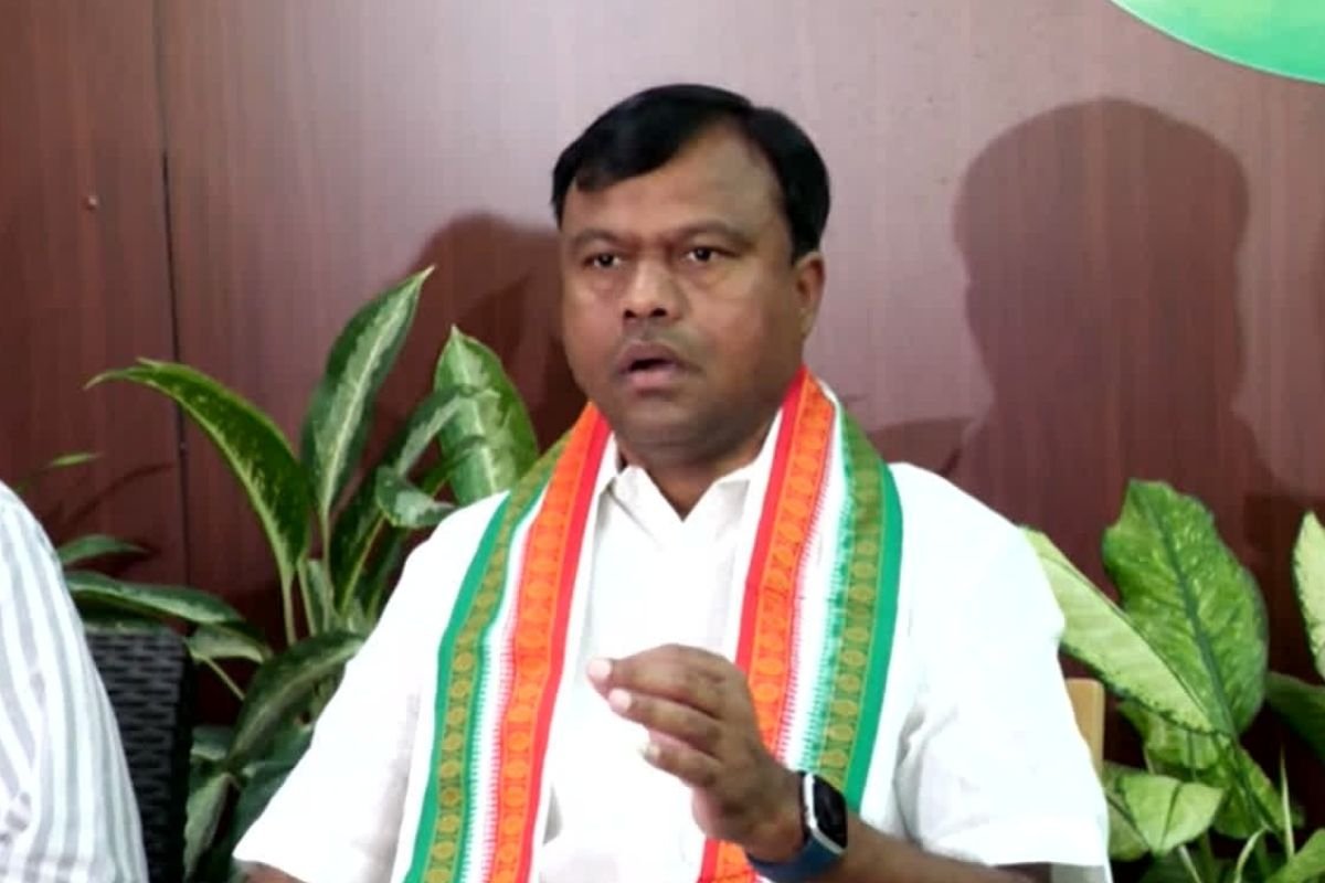 तेलीबांधा तालाब में वीर सावरकर की प्रतिमा लगाने के प्रस्ताव पर सियासत तेज, दीपक बैज ने भाजपा को घेरा