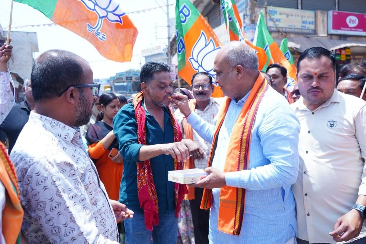 पांच राज्यों के नतीजों में भाजपा का दबदबा: बंगाल-असम-पुडुचेरी में जीत, उतई में जश्न का माहौल