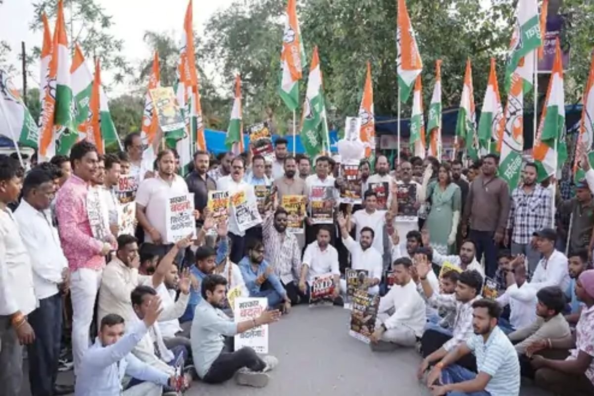 जांजगीर-चांपा में NEET पेपर लीक पर युवा कांग्रेस का प्रदर्शन, शिक्षा मंत्री धर्मेंद्र प्रधान का फूंका पुतला