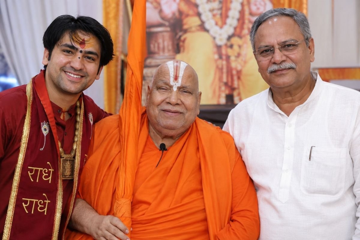 CG Politics : चरणदास महंत के बयान से गरमाई सियासत, बोले- “रामभद्राचार्य जगद्गुरु नहीं, भाजपा के प्रचारक हैं”