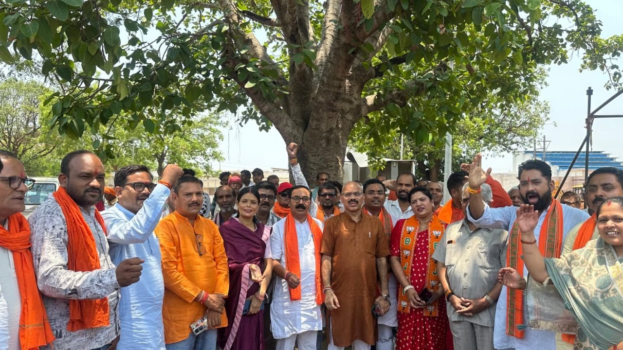 पाटन उपचुनाव में भाजपा का शक्ति प्रदर्शन, सुरेंद्र साहू ने भरा नामांकन