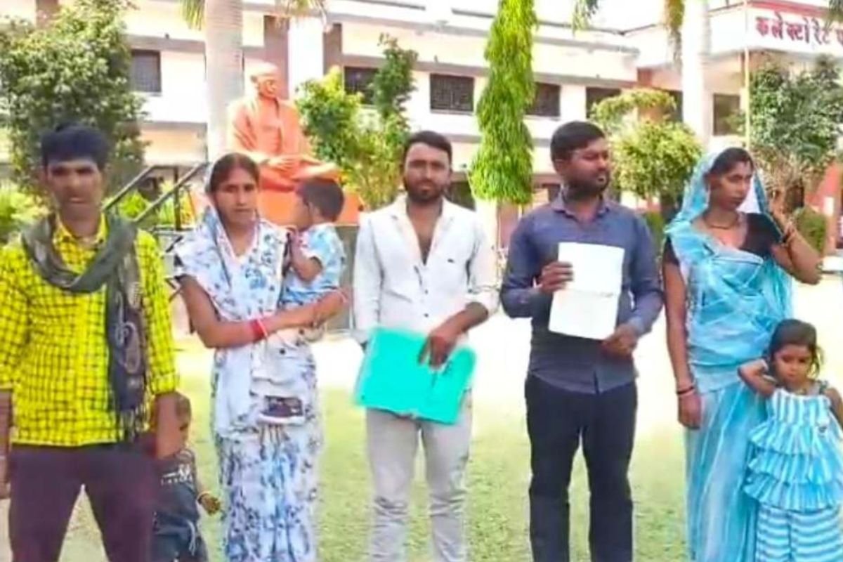 Mungeli News : प्रधानमंत्री आवास पर 3 महीने से प्रशासनिक स्टे, न्याय की मांग लेकर कलेक्टर जनदर्शन पहुंचा गरीब परिवार