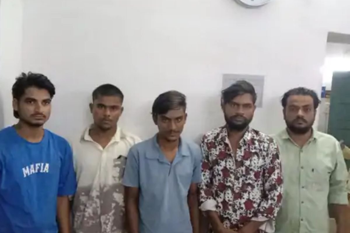 CG News: AI से अश्लील वीडियो बनाकर वकील को किया ब्लैकमेल, नाबालिग समेत 6 आरोपी गिरफ्तार