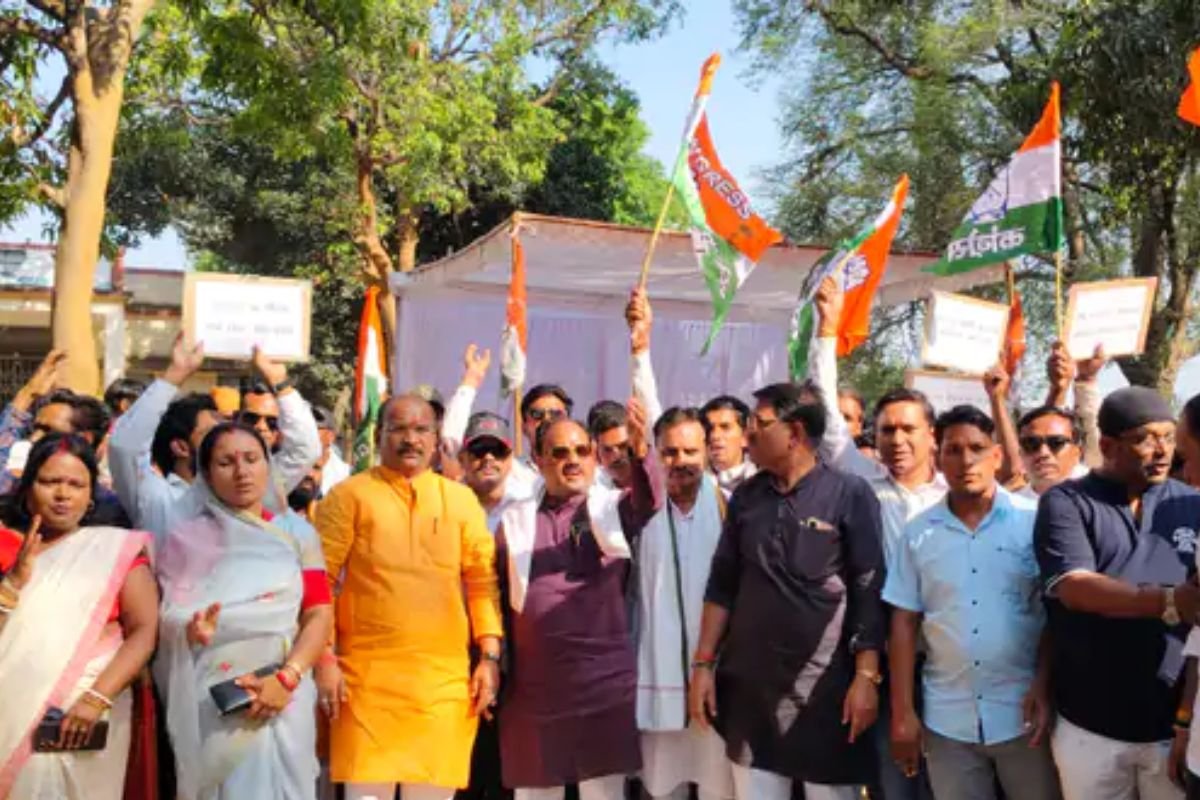 केल्हारी वन परिक्षेत्र कार्यालय का कांग्रेस ने किया घेराव, भ्रष्टाचार और ग्रामीण शोषण के लगाए आरोप