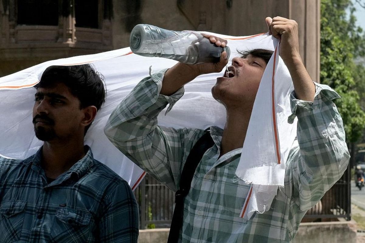 MP Weather Update : मध्य प्रदेश में नौतपा का कहर, खजुराहो-नौगांव 46.6°C पर तपे, कई जिलों में रेड अलर्ट जारी