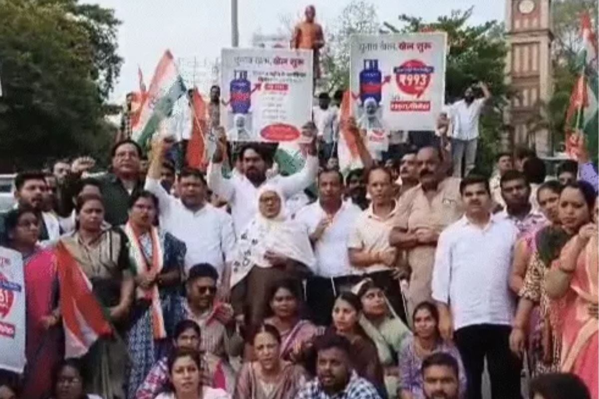 महंगाई और एलपीजी दाम बढ़ोतरी के खिलाफ बिलासपुर में कांग्रेस का प्रदर्शन, नेहरू चौक पर गूंजे नारे